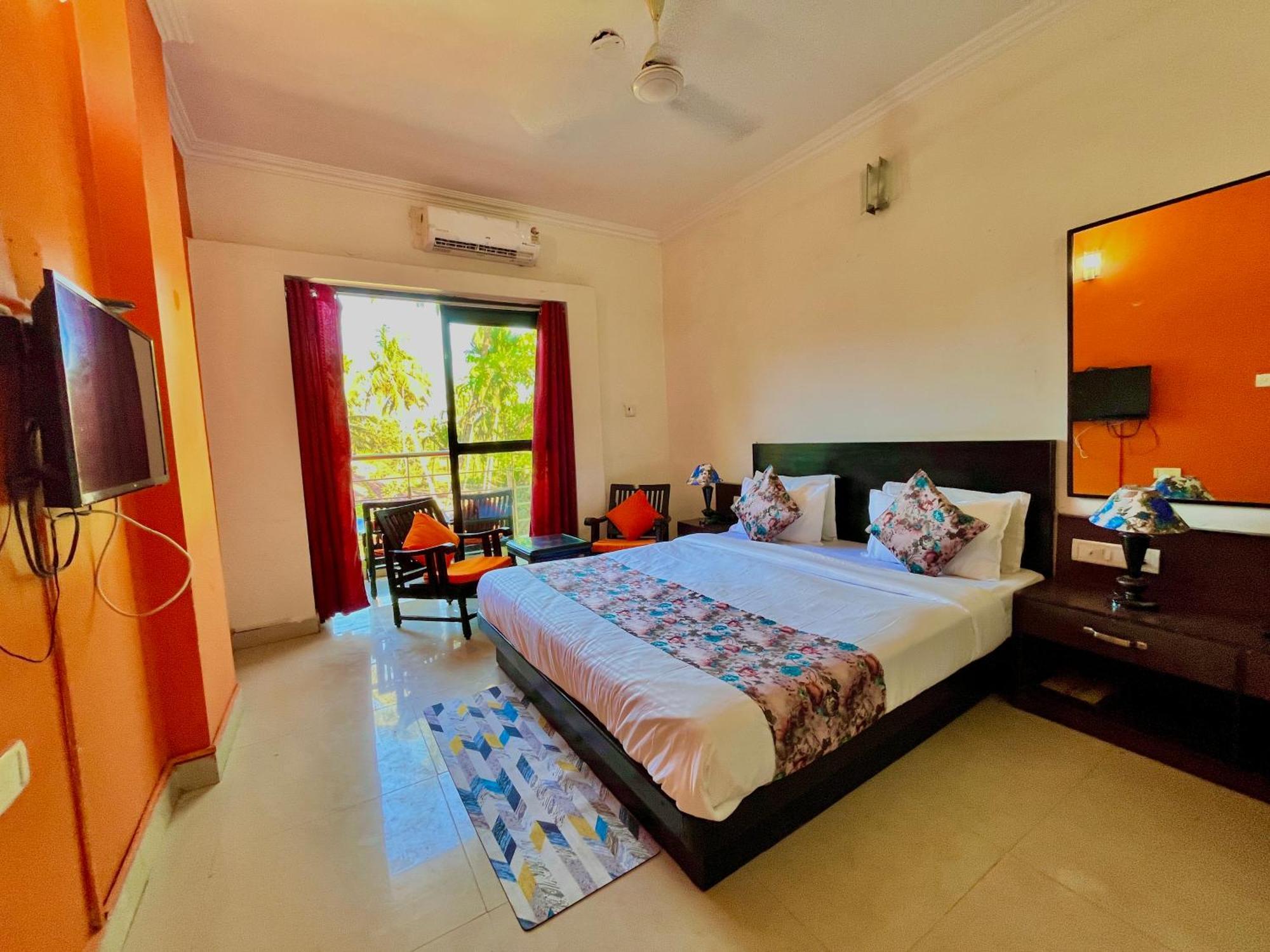 Summer Beach Resort, Goa - #Near Baga Beach #Swimming Pool #Garden #Bar #Lift #Premium Rooms #Property Of The Year #70565-84665 Calangute Buitenkant foto