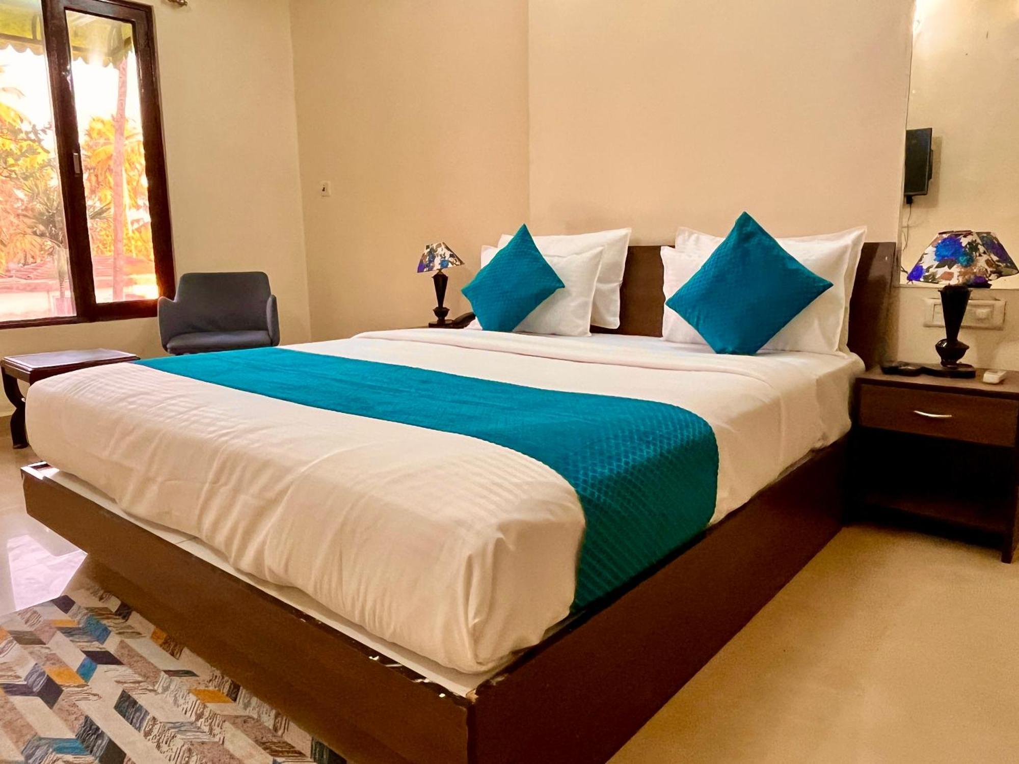 Summer Beach Resort, Goa - #Near Baga Beach #Swimming Pool #Garden #Bar #Lift #Premium Rooms #Property Of The Year #70565-84665 Calangute Buitenkant foto