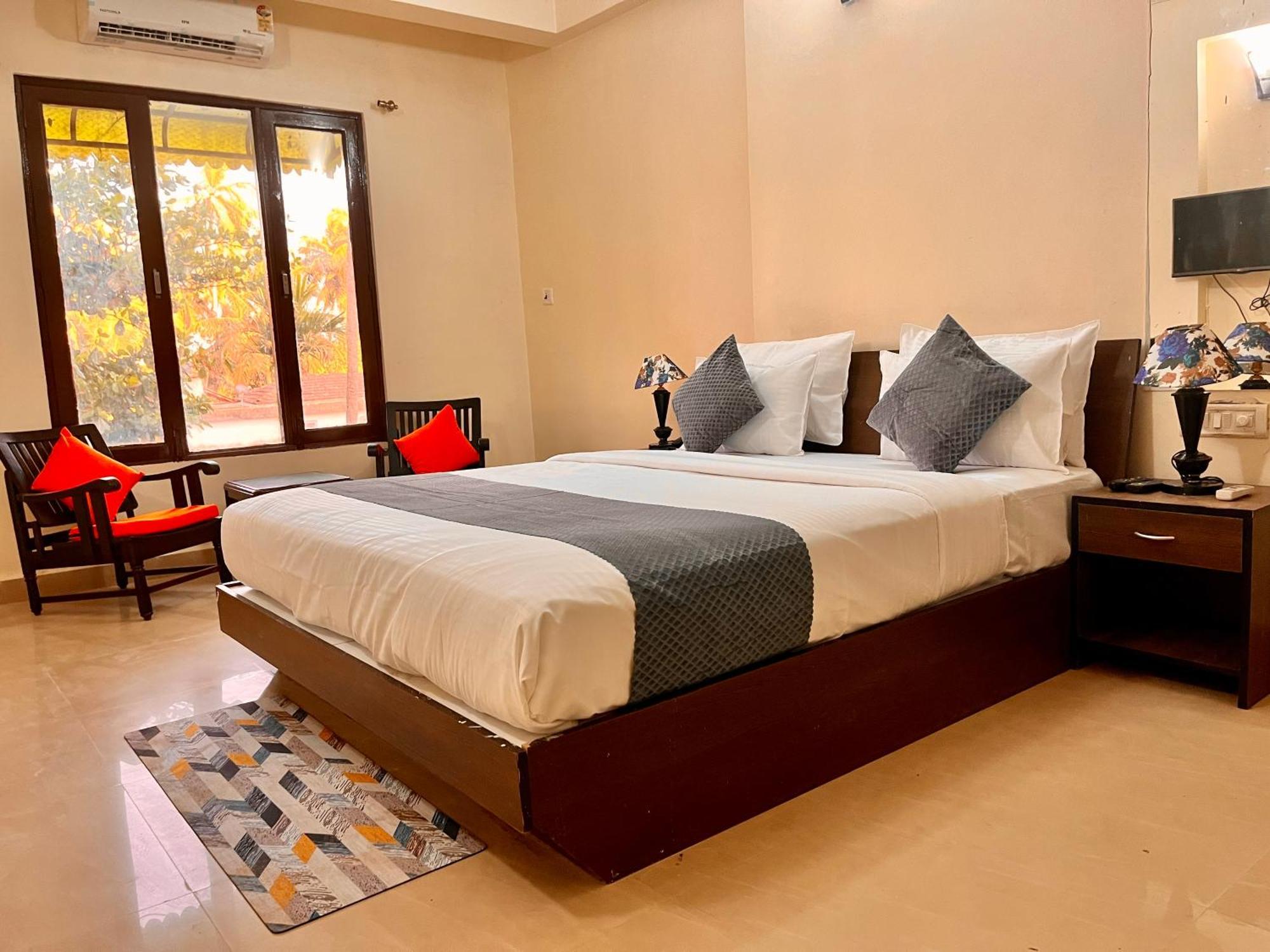 Summer Beach Resort, Goa - #Near Baga Beach #Swimming Pool #Garden #Bar #Lift #Premium Rooms #Property Of The Year #70565-84665 Calangute Buitenkant foto