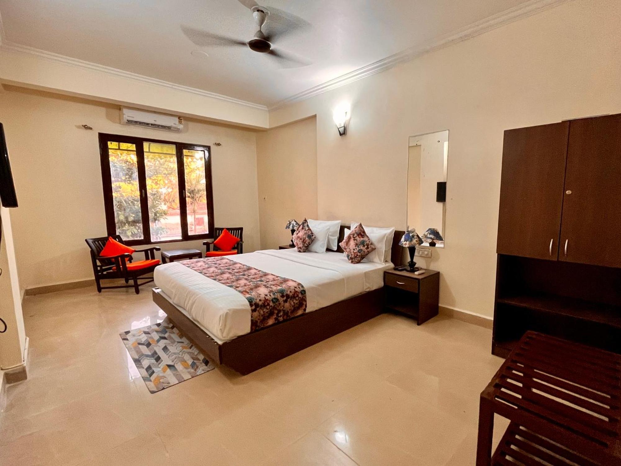 Summer Beach Resort, Goa - #Near Baga Beach #Swimming Pool #Garden #Bar #Lift #Premium Rooms #Property Of The Year #70565-84665 Calangute Buitenkant foto