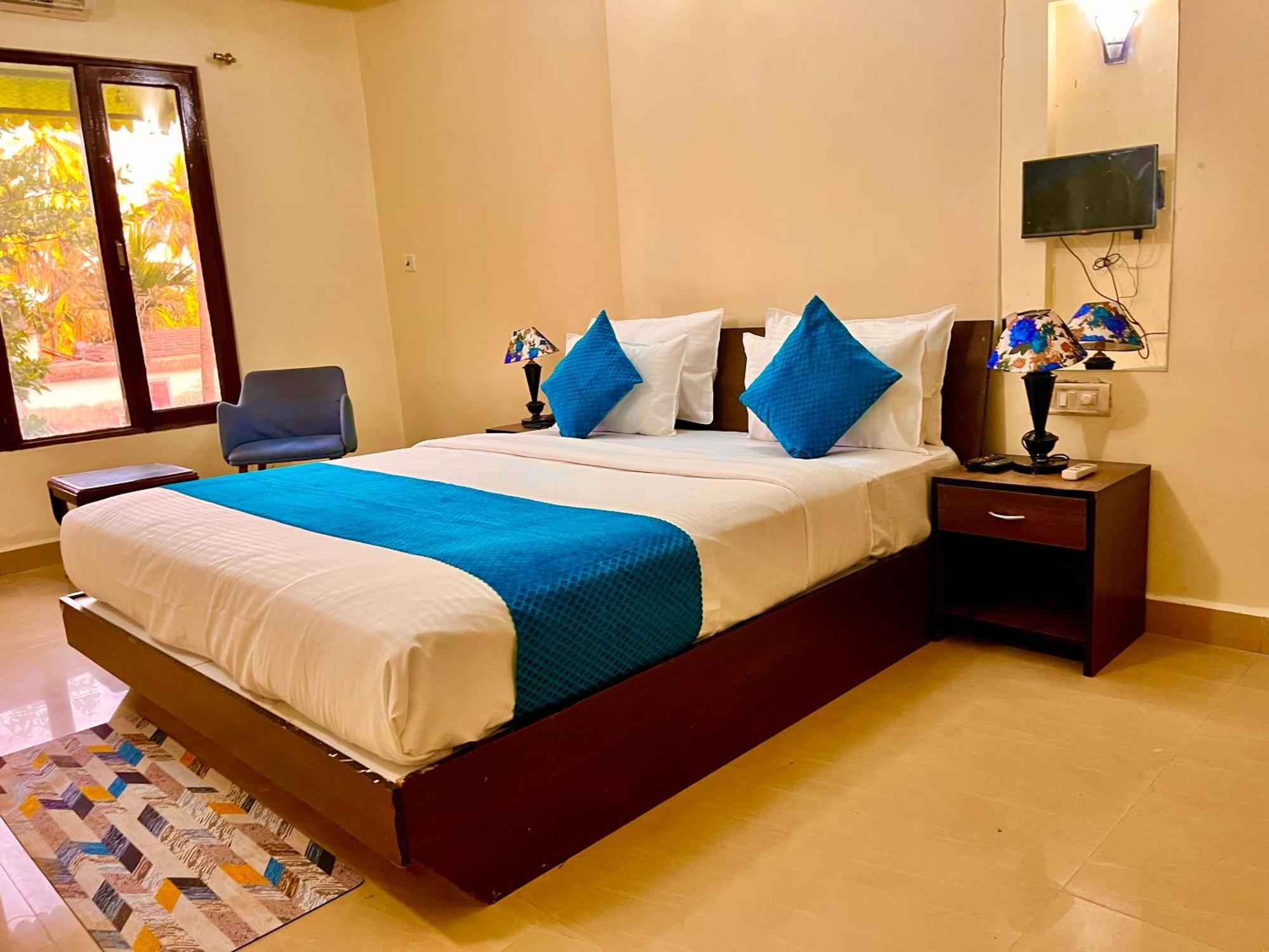 Summer Beach Resort, Goa - #Near Baga Beach #Swimming Pool #Garden #Bar #Lift #Premium Rooms #Property Of The Year #70565-84665 Calangute Buitenkant foto